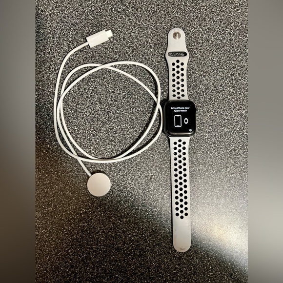 Apple Other - APPLE WATCH SERIES 6 44mm Space Gray Aluminum case with Nike band